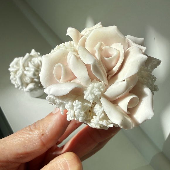 Porcelain Salt and Pepper Set pink and white flowers - Picture 6 of 8